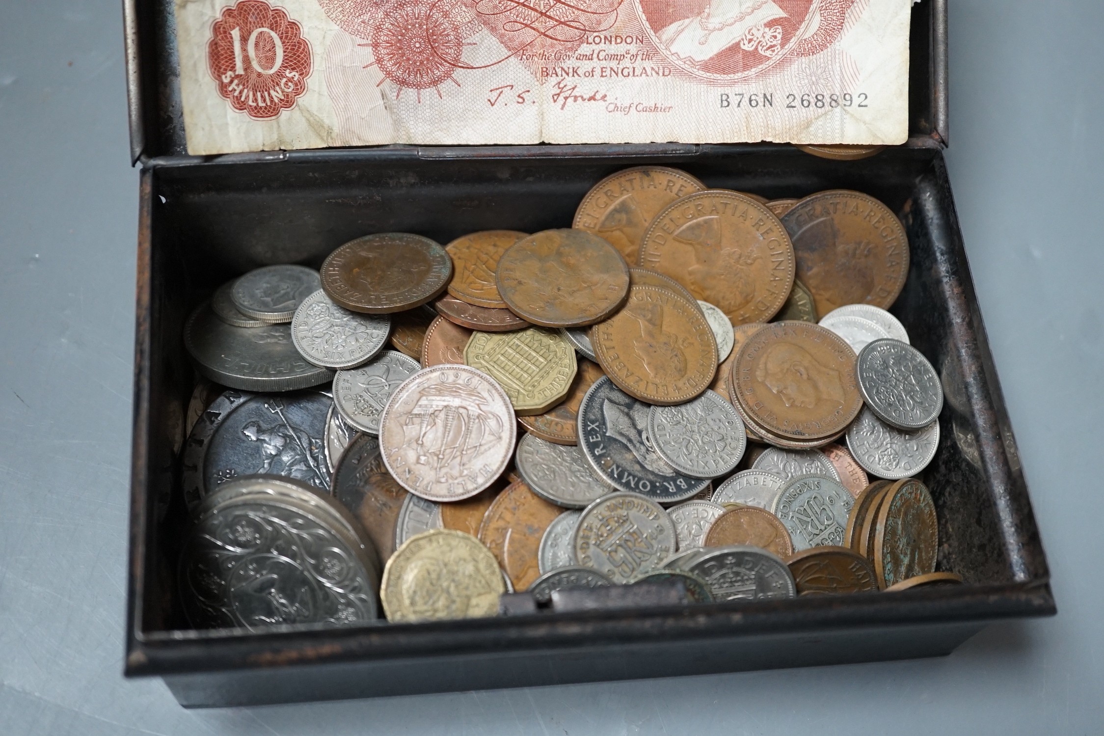 A quantity of assorted coinage to include a George III, banknote stamps etc